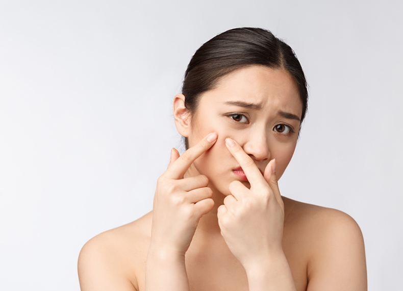 ニキビと吹き出物の違いは？原因と対処法を徹底解説